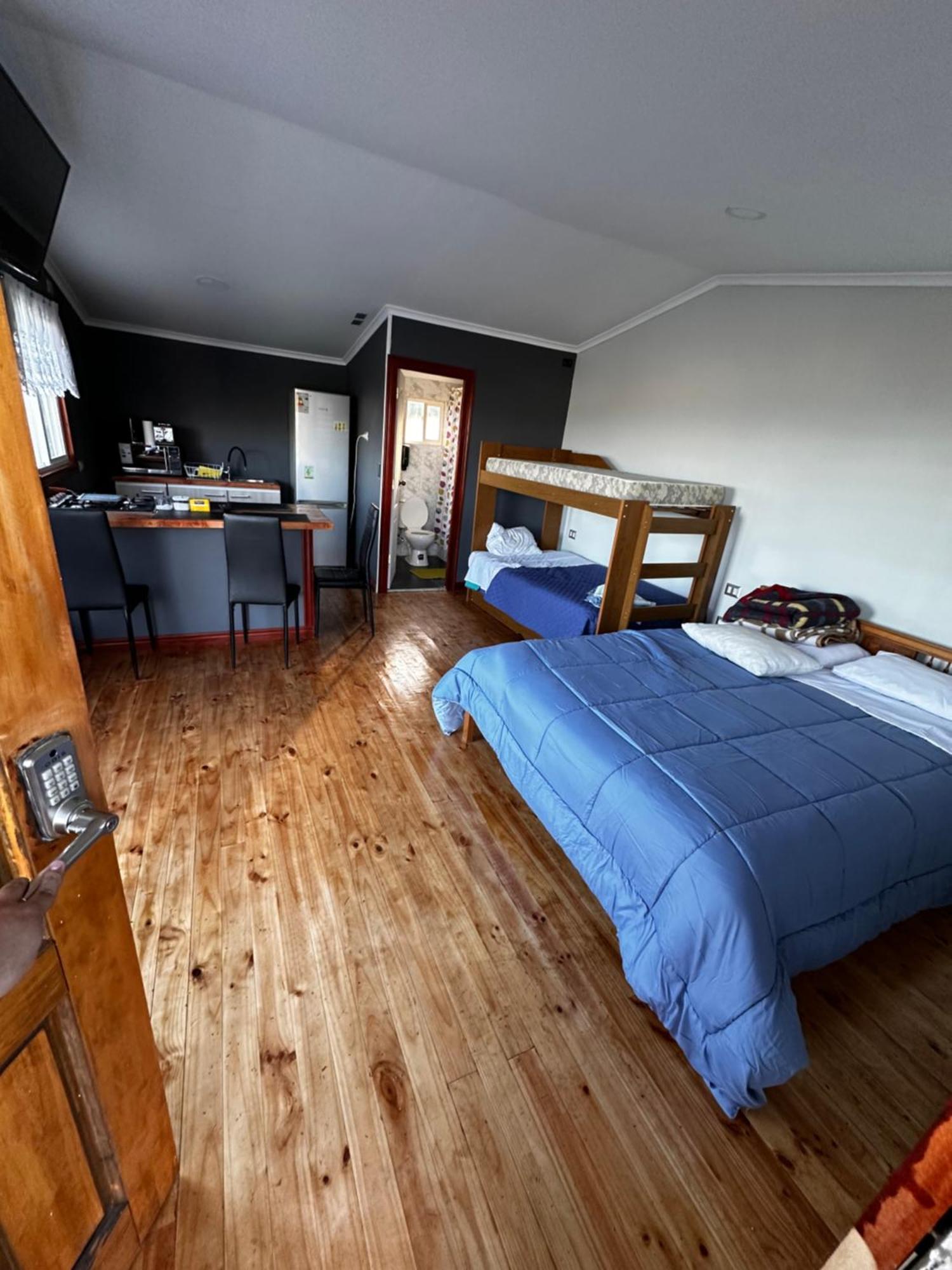 Hostal Y Cabanas Mirando Al Mar Puerto Montt Bagian luar foto